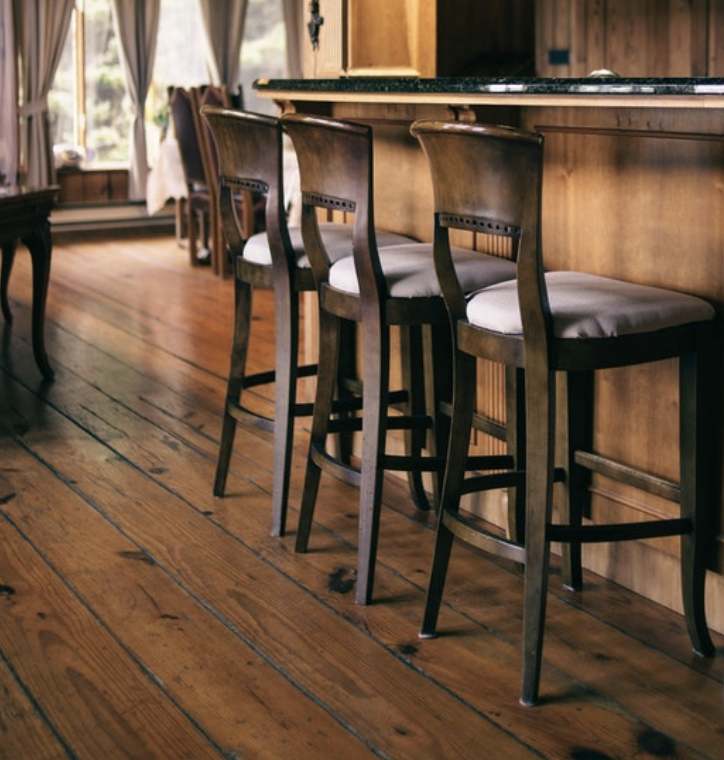 Lakierowanie drewnianej podłogi