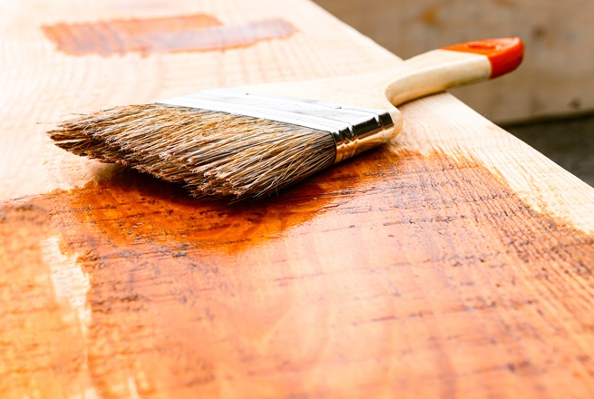 Impregnat do drewna, a bejca - jakie są różnice pomiędzy nimi?